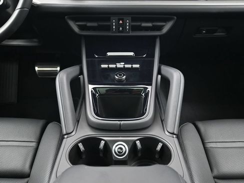 Certified 2026 Porsche Cayenne AWD/4WD image 10