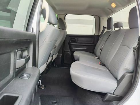 Used 2018 RAM 2500 Tradesman w/ Chrome Appearance Group image 12