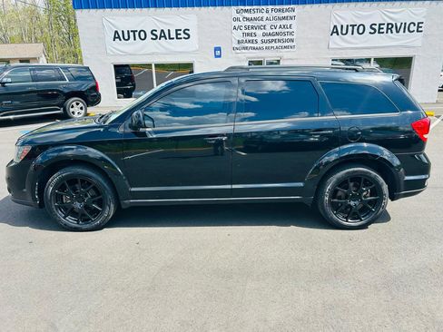 Used 2015 Dodge Journey SXT w/ Flexible Seating Group image 2