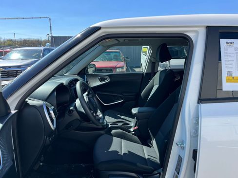 Used 2025 Kia Soul LX w/ LX Technology Package image 25