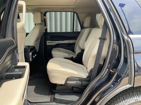 Used 2021 Ford Expedition Platinum image 11