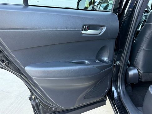 Used 2022 Toyota Corolla Cross XLE w/ Convenience Package FWD image 24