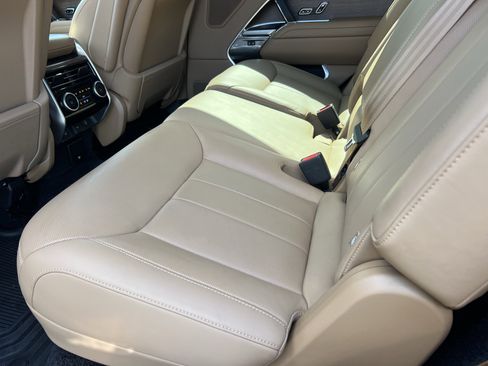 Certified 2024 Land Rover Range Rover Long Wheelbase SE AWD/4WD image 32