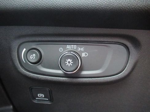 Used 2024 GMC Terrain SLE FWD image 21