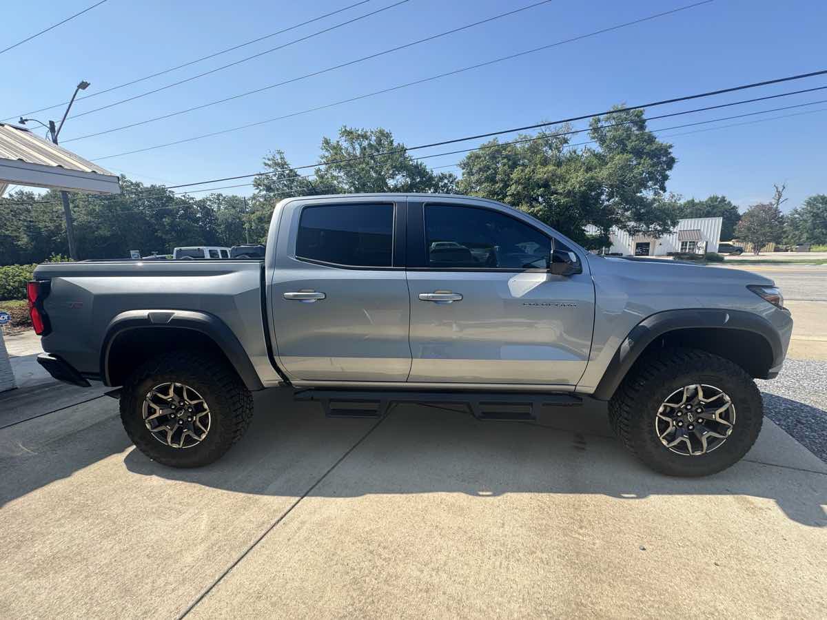 Used 2024 Chevrolet Colorado ZR2 w/ ZR2 Convenience Package III AWD/4WD image 5