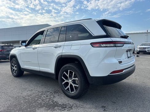 Used 2025 Jeep Grand Cherokee Limited AWD/4WD image 4