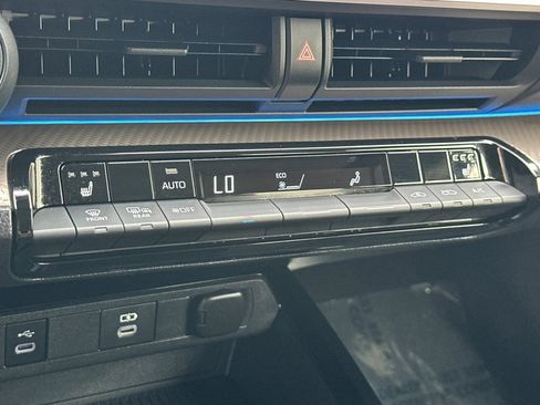 Certified 2023 Toyota Prius XLE FWD image 21