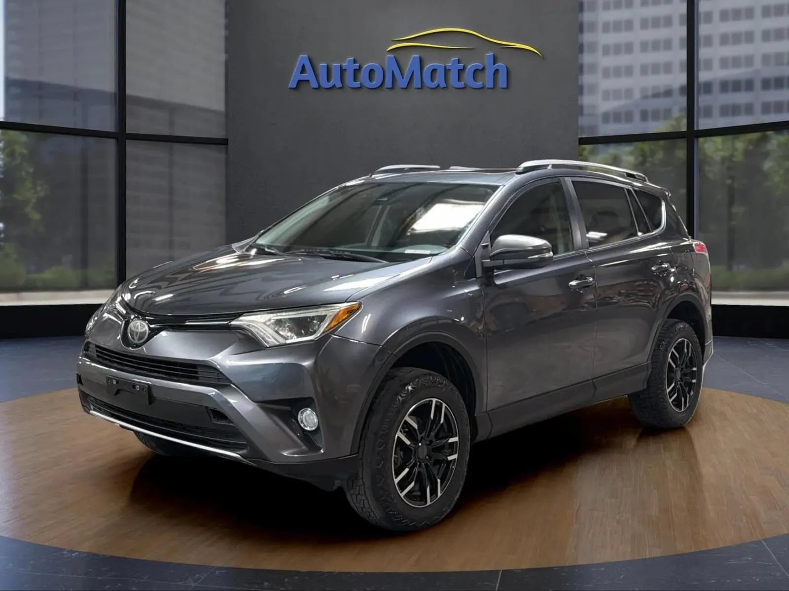 Used 2018 Toyota RAV4 XLE AWD/4WD image 3
