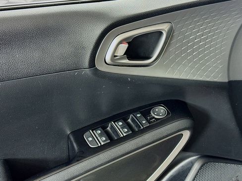Used 2022 Kia Soul LX FWD image 17