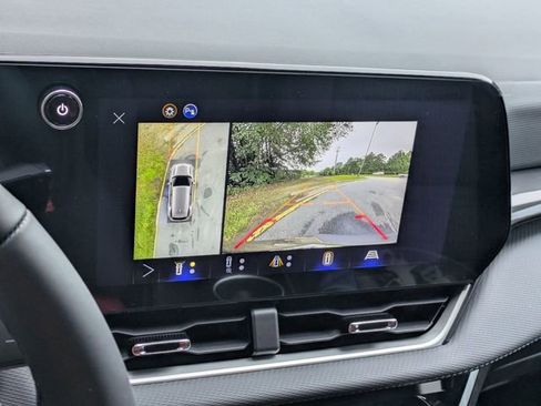 New 2026 Chevrolet Equinox LT w/ Safety and Technology Package FWD image 18