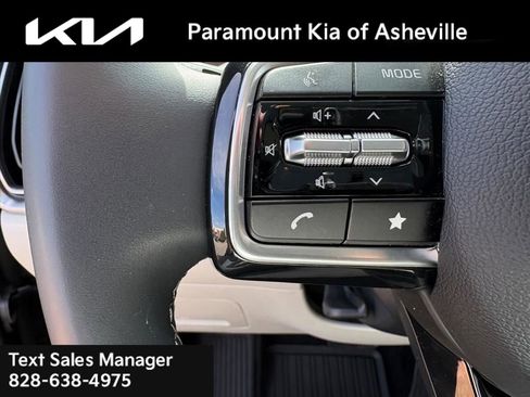 Certified 2025 Kia Sorento EX w/ Panoramic Sunroof Package image 13