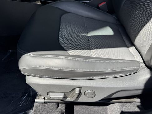 Used 2024 Kia Niro EX Touring image 33