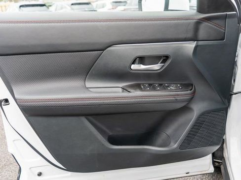 Certified 2025 Nissan Kicks SR AWD/4WD image 16