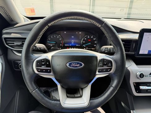 Used 2023 Ford Explorer XLT w/ Equipment Group 202A AWD/4WD image 27