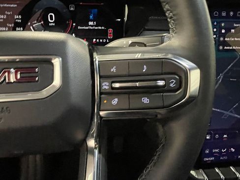 Used 2025 GMC Acadia Elevation image 38