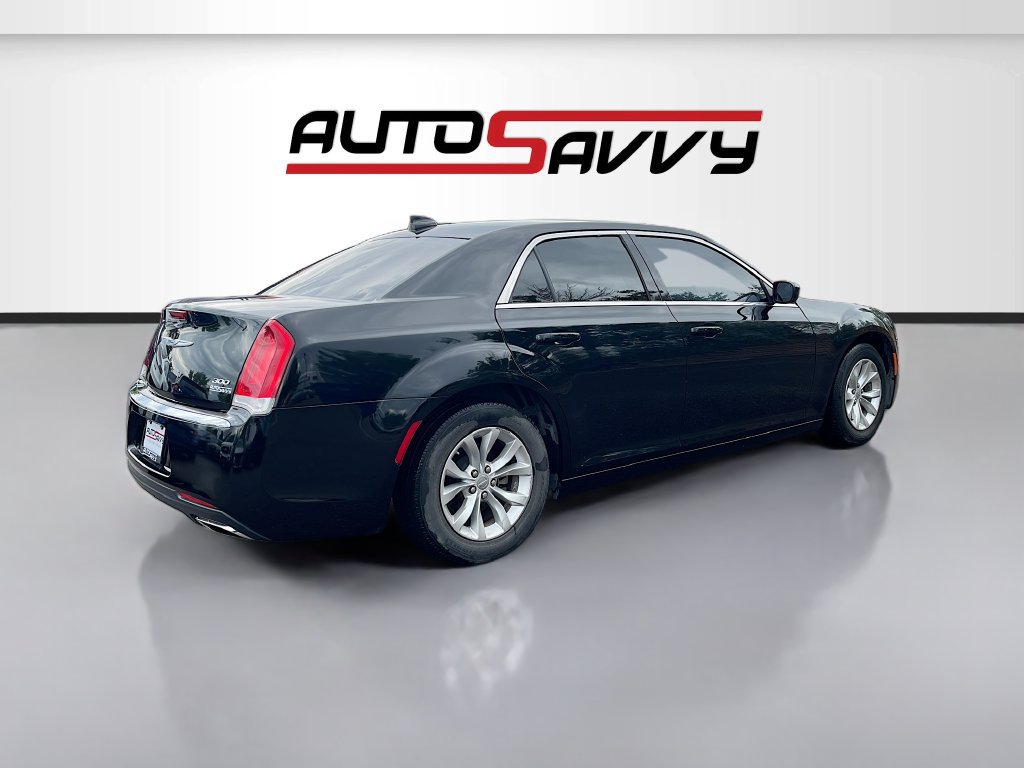 Used 2023 Chrysler 300 Touring RWD image 7