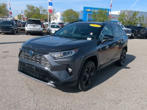 Used 2019 Toyota RAV4 XSE image 4