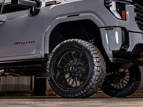 Used 2025 GMC Sierra 2500 AT4 w/ AT4 Premium Plus Package image 16