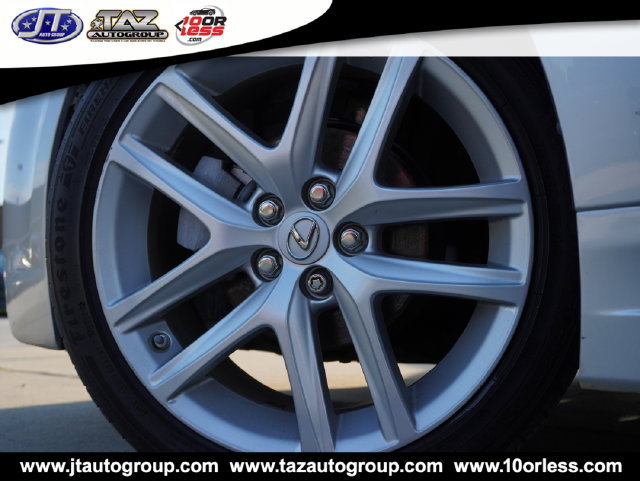Used 2015 Lexus CT 200h w/ Navigation Package FWD image 3