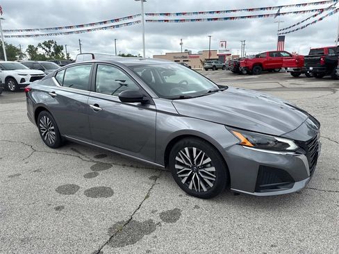 Used 2024 Nissan Altima 2.5 SV image 7