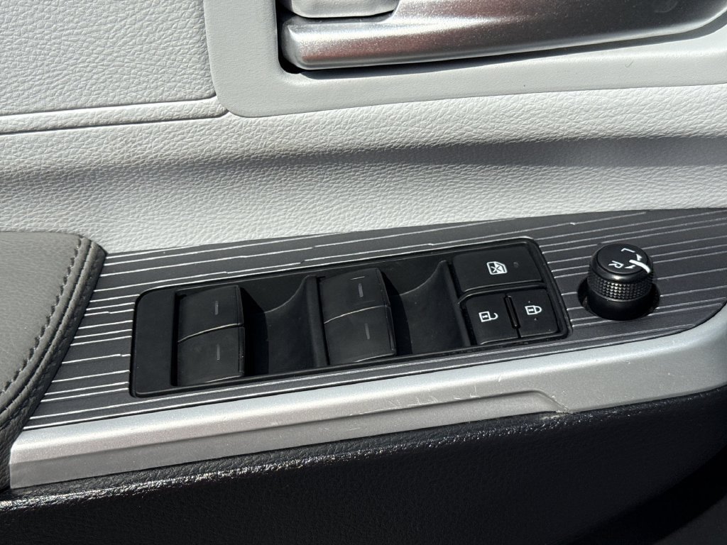 Certified 2025 Toyota Sienna XLE FWD image 15