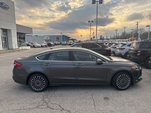 Used 2017 Ford Fusion SE w/ Equipment Group 202A image 5