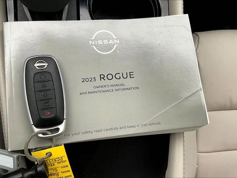 Used 2023 Nissan Rogue SL image 10