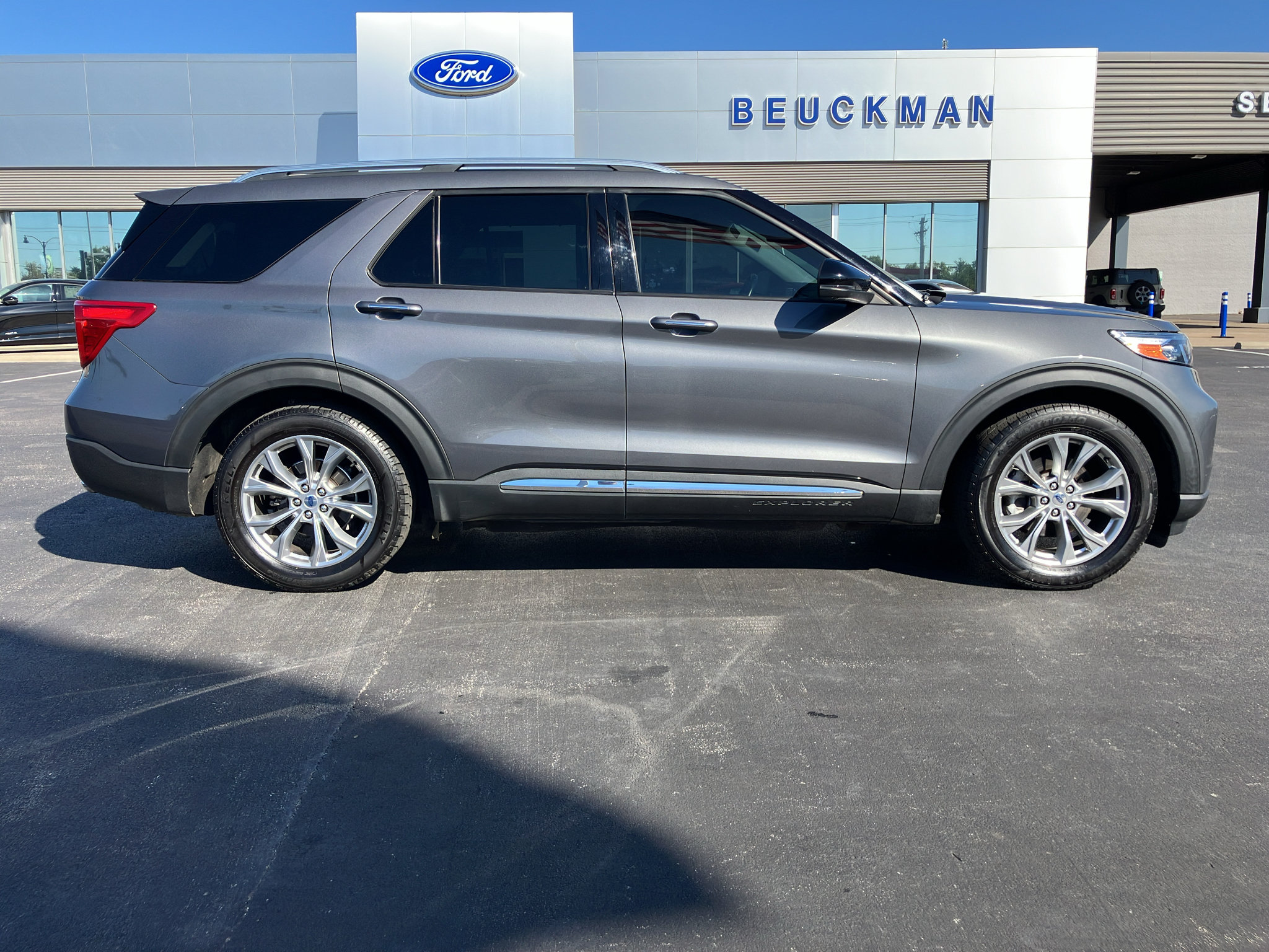 Used 2021 Ford Explorer Limited w/ Equipment Group 301A RWD image 7