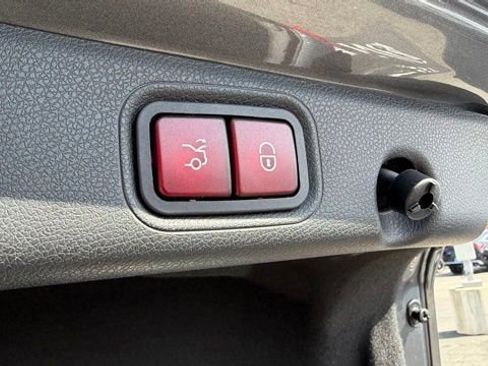 Used 2017 Mercedes-Benz E 300 image 14