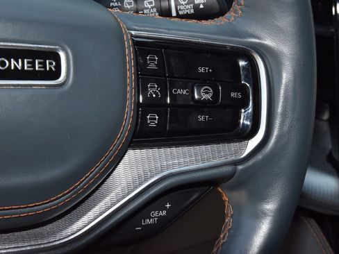 Used 2023 Jeep Grand Wagoneer Series III AWD/4WD image 21