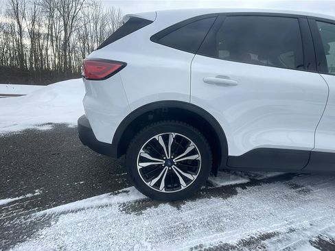 Used 2022 Ford Escape SE w/ SE Sport Appearance Package image 27