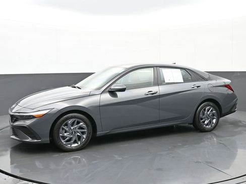 Certified 2024 Hyundai Elantra SEL image 7