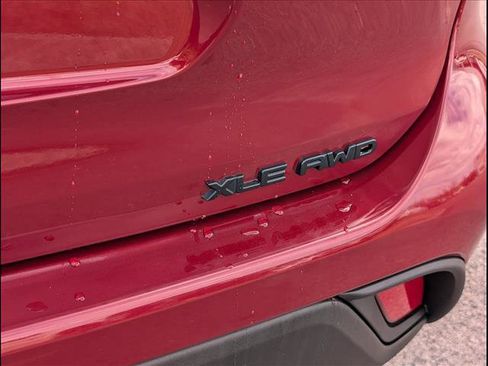 Used 2022 Toyota Highlander XLE image 19