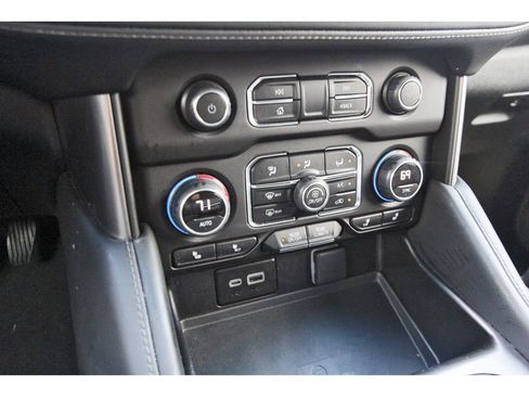 Used 2024 Chevrolet Suburban LT image 20