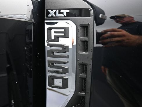 New 2025 Ford F250 XLT w/ 360-Degree Camera Package image 14