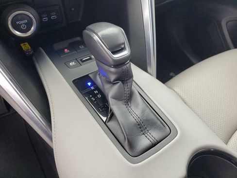 Used 2024 Toyota Venza LE AWD/4WD image 30