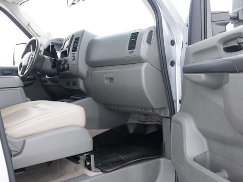 Used 2016 Nissan NV 3500 SL image 30