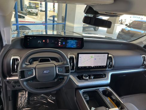New 2026 Ford Expedition Platinum AWD/4WD image 8