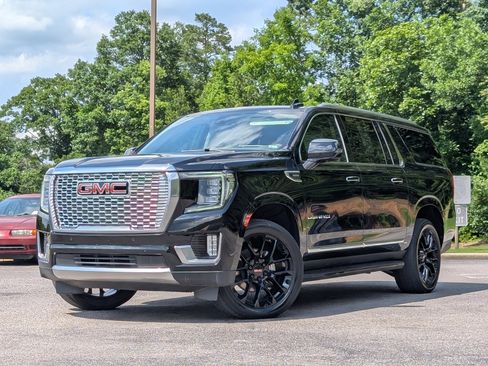 Used 2023 GMC Yukon XL Denali RWD image 4
