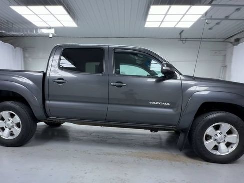 Used 2015 Toyota Tacoma 4x4 Double Cab w/ TRD Sport Package image 9