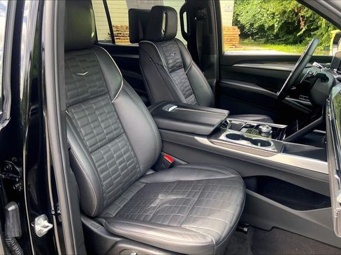 Certified 2025 Cadillac Escalade ESV V w/ LPO, ONYX Package AWD/4WD image 7