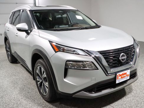 Used 2022 Nissan Rogue SV w/ SV Premium Package FWD image 5