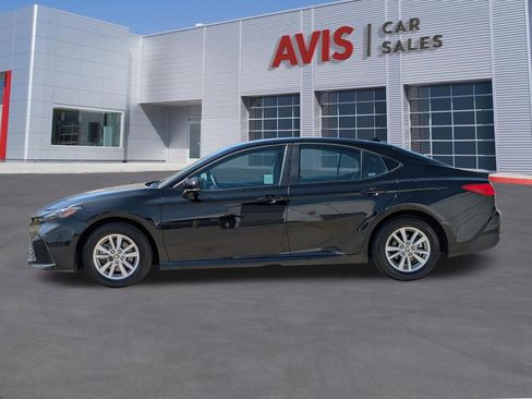 Used 2025 Toyota Camry LE image 10