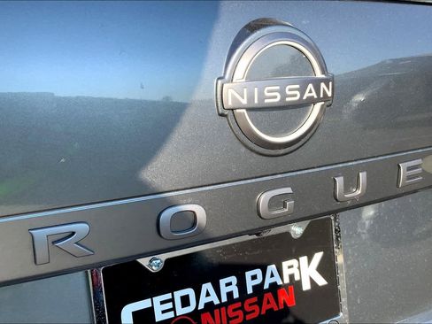 Used 2024 Nissan Rogue SV image 15