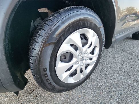 Used 2019 Nissan Rogue Sport S image 18