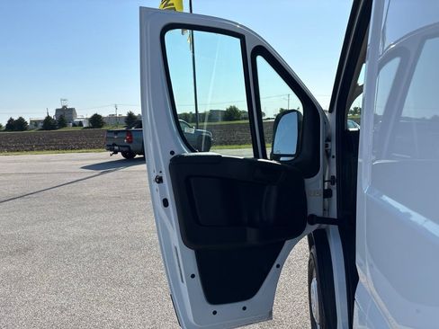 Used 2026 RAM ProMaster 2500 w/ Convenience Group FWD image 21