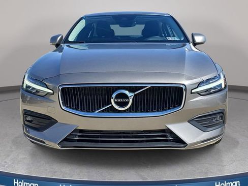 Used 2021 Volvo S60 T6 Momentum w/ Premium Package image 3