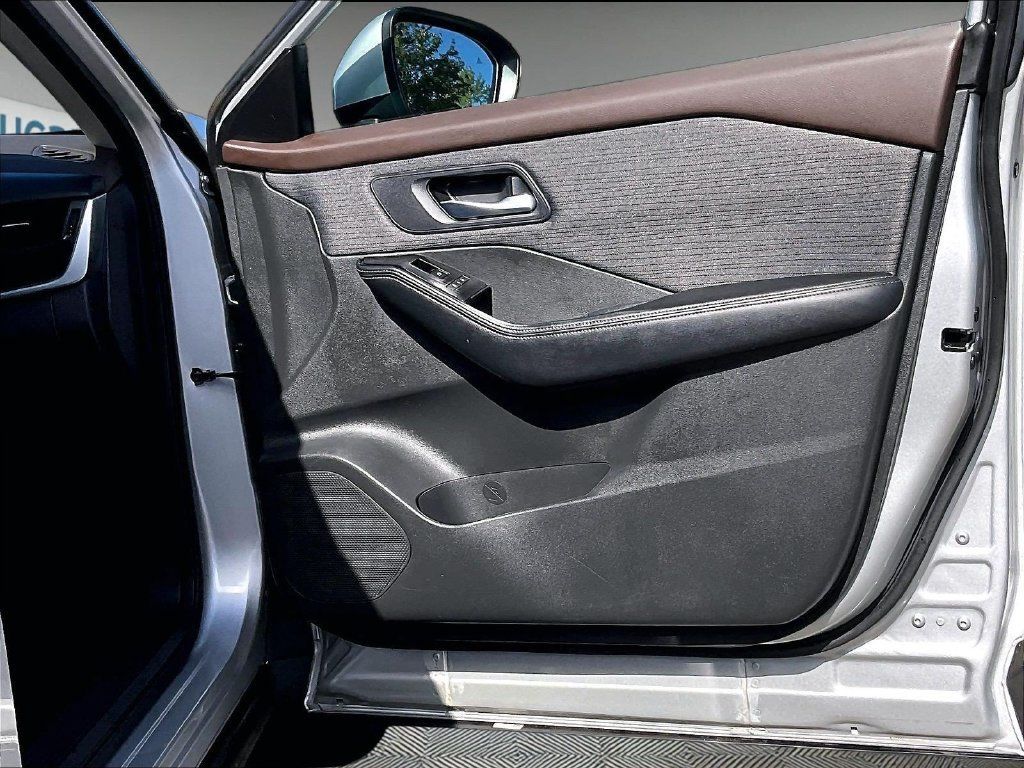 Certified 2023 Nissan Rogue SV AWD/4WD image 12