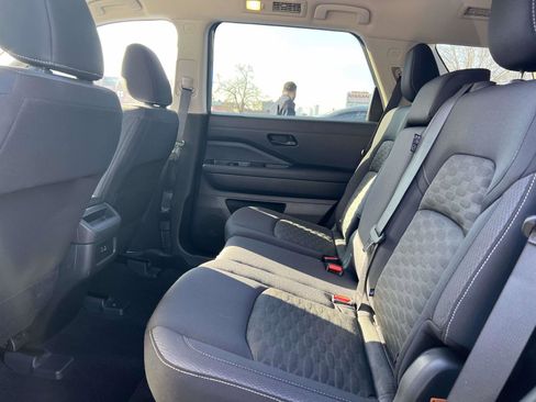 Used 2023 Nissan Pathfinder S image 13