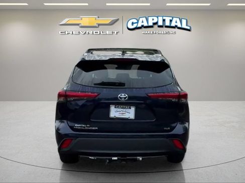 Used 2020 Toyota Highlander XLE FWD image 5